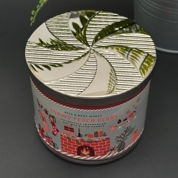 BBW Snowy Peach Berry Bath & Body Works 3 Wick Candle - Picture 4 of 10